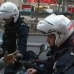 motard se moque de la police