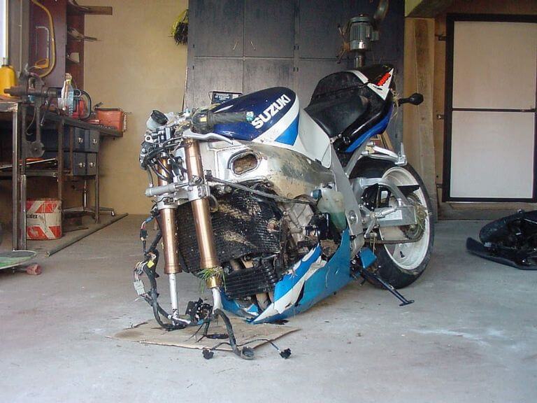 épave moto en piece